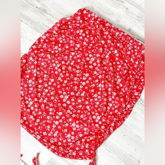 Nasty Gal Collection Floral Ruched Skirt Red White Floral Size 8 - Picture 2 of 5
